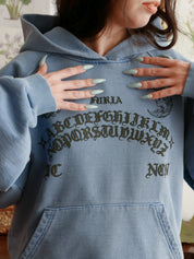 Hoodie Ouija© (Disponible Domingo 7)