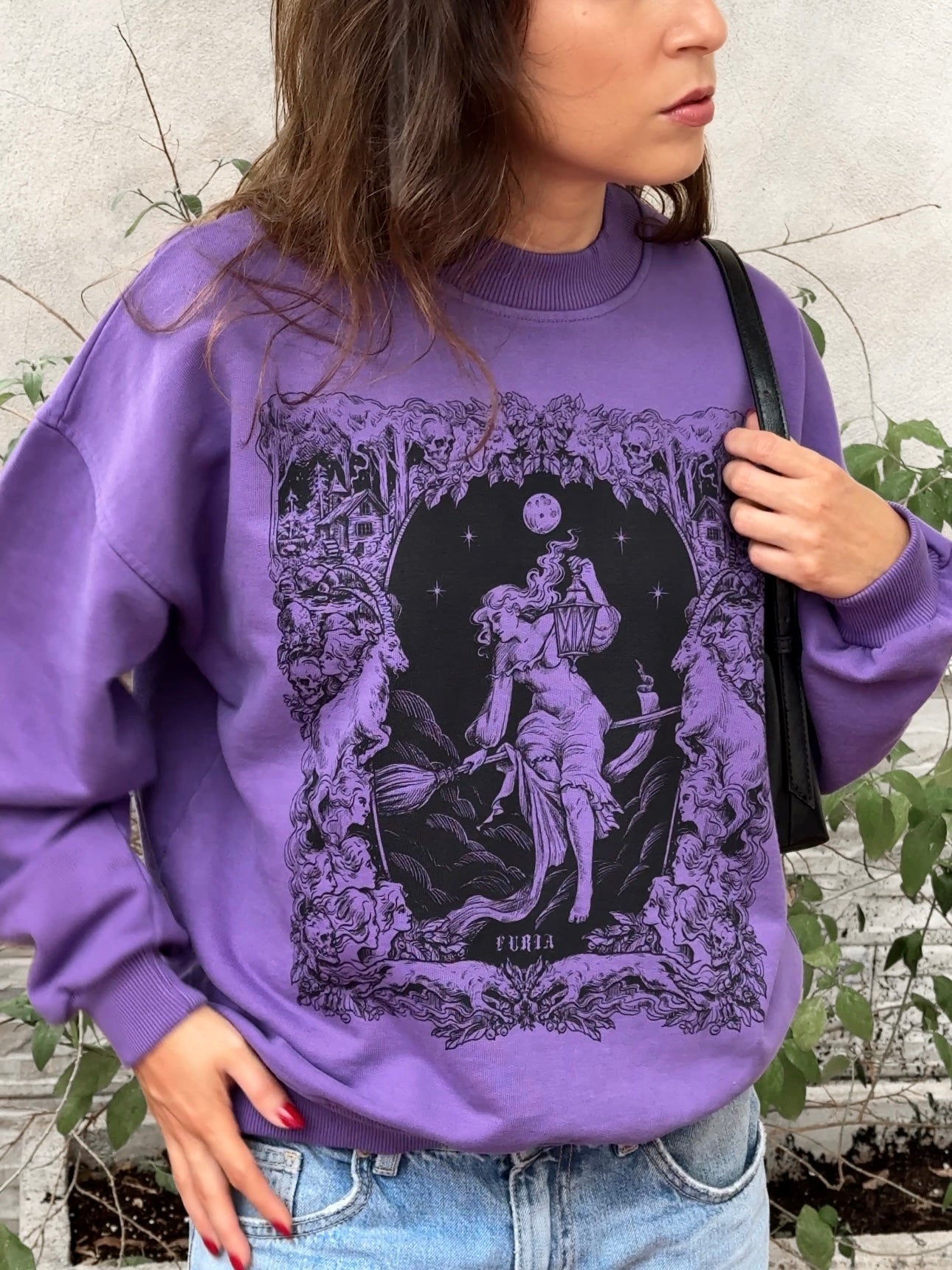Sudadera Hora de las Brujas® (disponible Domingo 11)