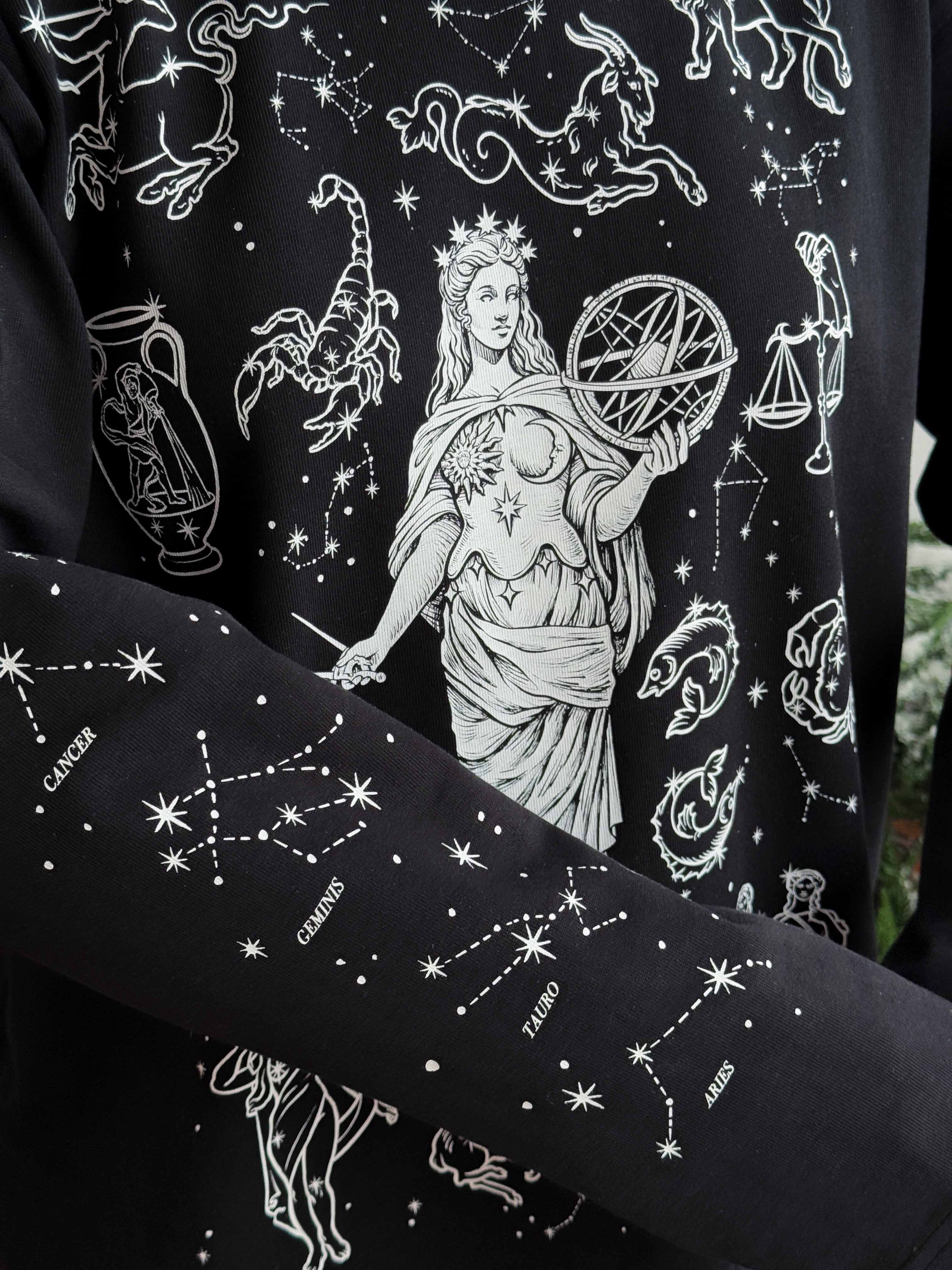 Urania© (Disponible Domingo 7)