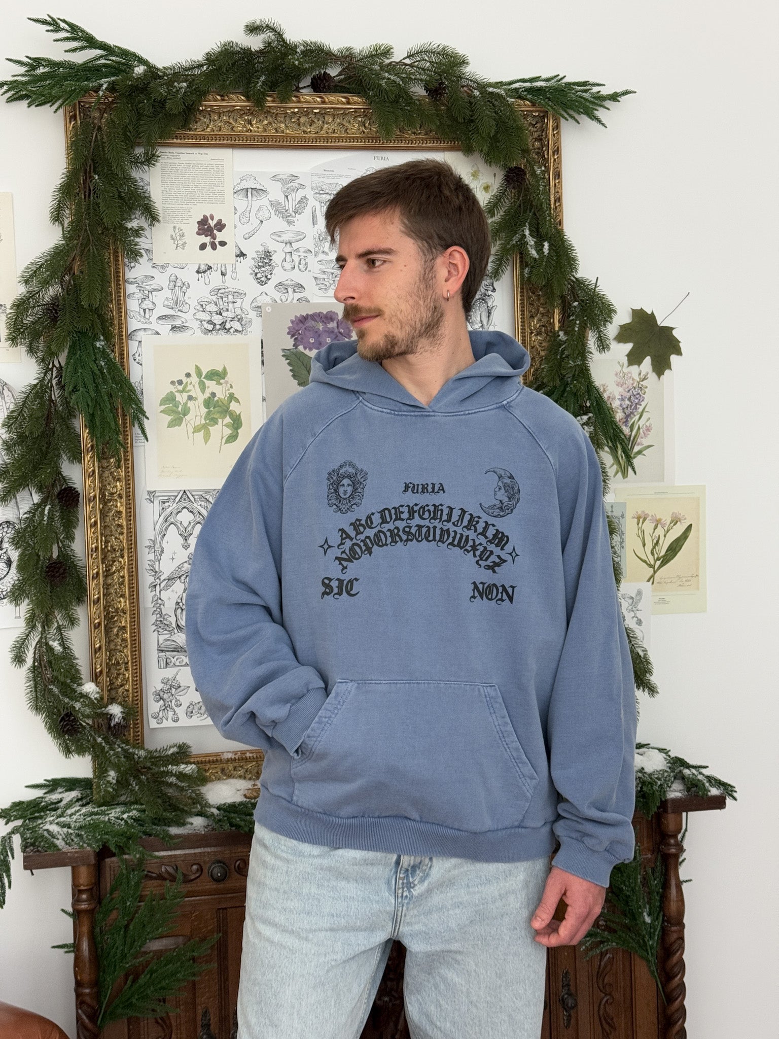 Hoodie Ouija© (Disponible Domingo 7)